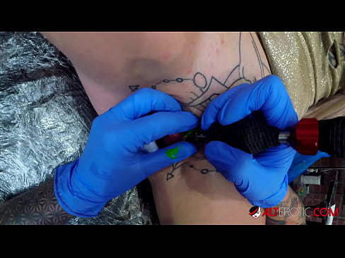 ❤️ Tsis tshua muaj tattooed hottie Sully Savage tau txais tattoo ntawm nws clitoris ❤️  porno  ntawm hmn.risegame.top%  ☑